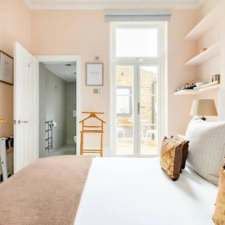 Luxury King-Bed Ensuite With Quiet Private Patio London Exterior photo