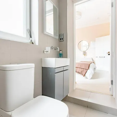 Luxury King-Bed Ensuite With Quiet Private Patio London Exterior photo