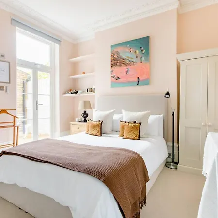 Luxury King-Bed Ensuite With Quiet Private Patio London Exterior photo