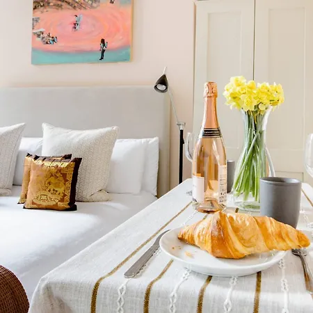 Luxury King-Bed Ensuite With Quiet Private Patio London Exterior photo
