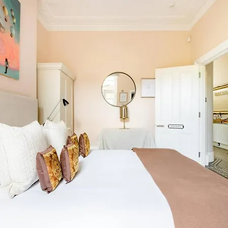 Luxury King-Bed Ensuite With Quiet Private Patio London Exterior photo
