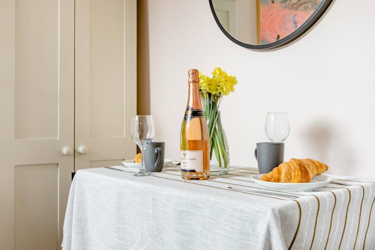 Holiday home Luxury King-bed Ensuite With Quiet Private Patio London