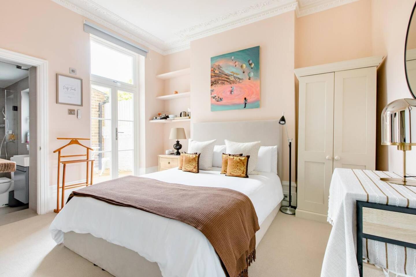 Luxury King-bed Ensuite With Quiet Private Patio * London