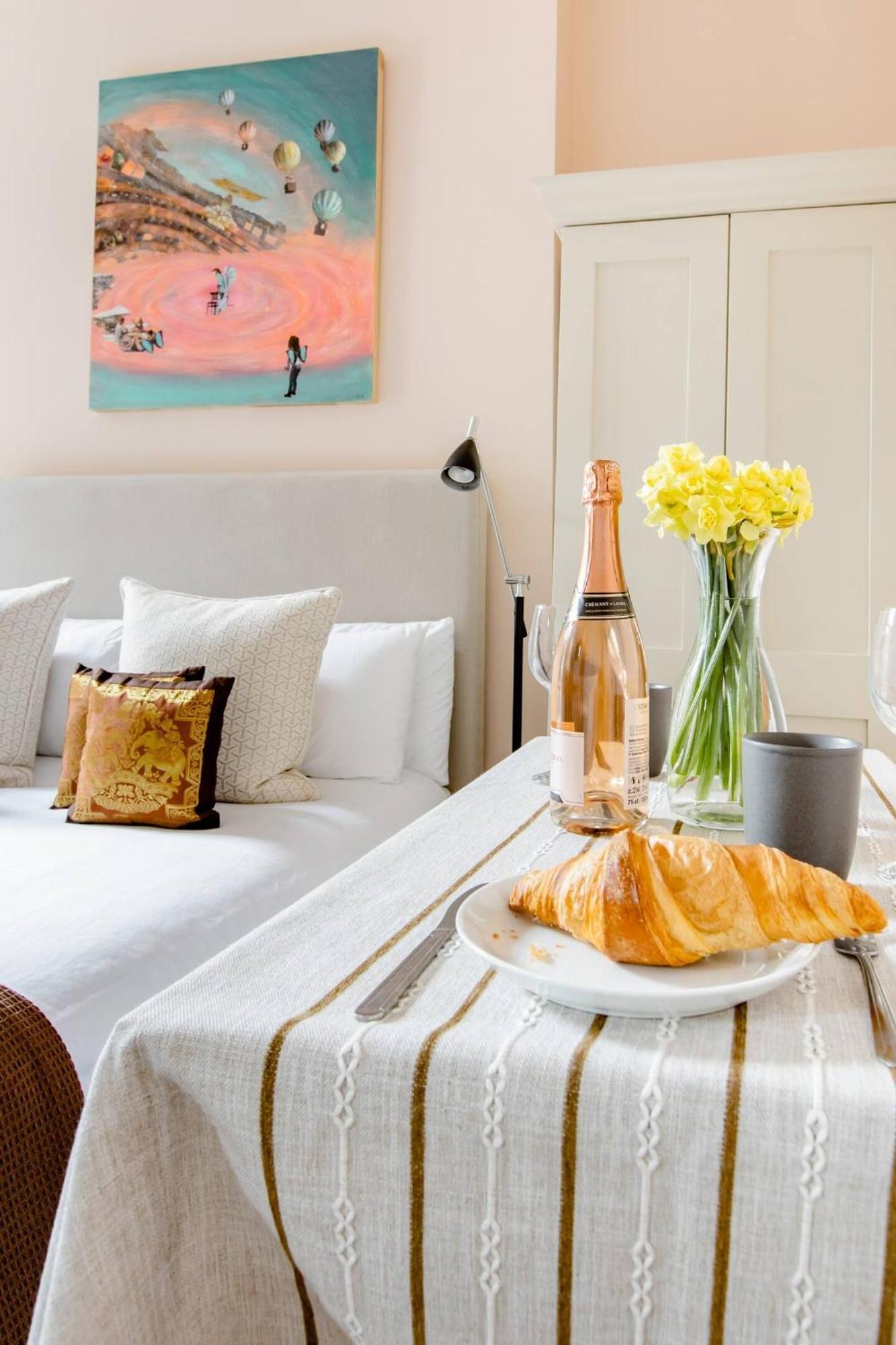 Holiday home Luxury King-bed Ensuite With Quiet Private Patio *